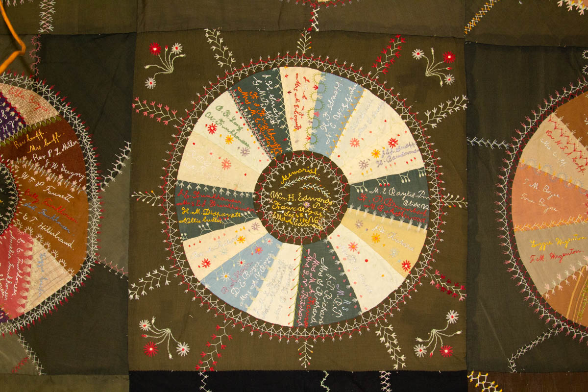 FREDERICK CO., SHENANDOAH VALLEY OF VIRGINIA MEMORIAL SIGNATURE CRAZY-TYPE PIECED COMFORT