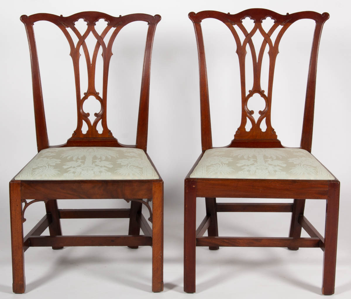 PHILADELPHIA CHIPPENDALE CARVED MAHOGANY NEAR PAIR OF SIDE CHAIRS