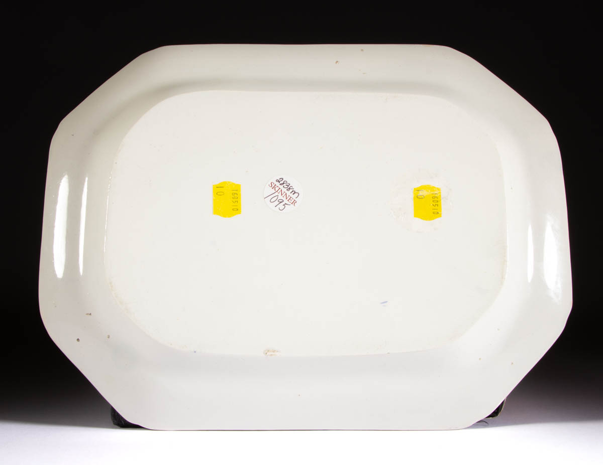 ENGLISH SPATTERWARE THREE-COLOR RAINBOW CERAMIC PLATTER