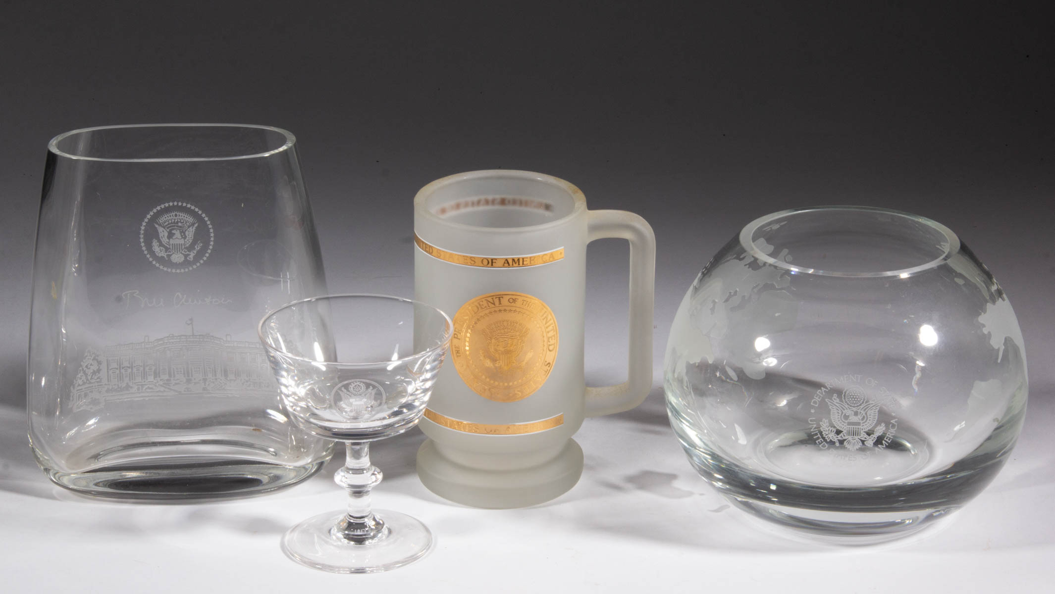 ASSORTED HISTORICAL / PRESIDENTIAL GLASS ARTICLES, LOT OF FOUR
