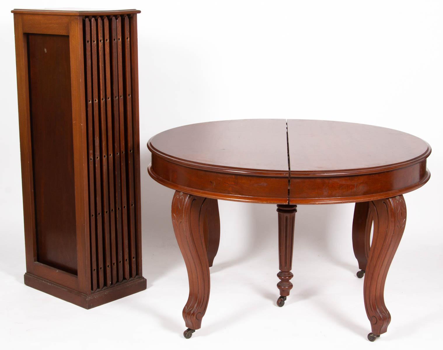 VICTORIAN WALNUT EXTENSION DINING TABLE WITH SEVEN LEAVES