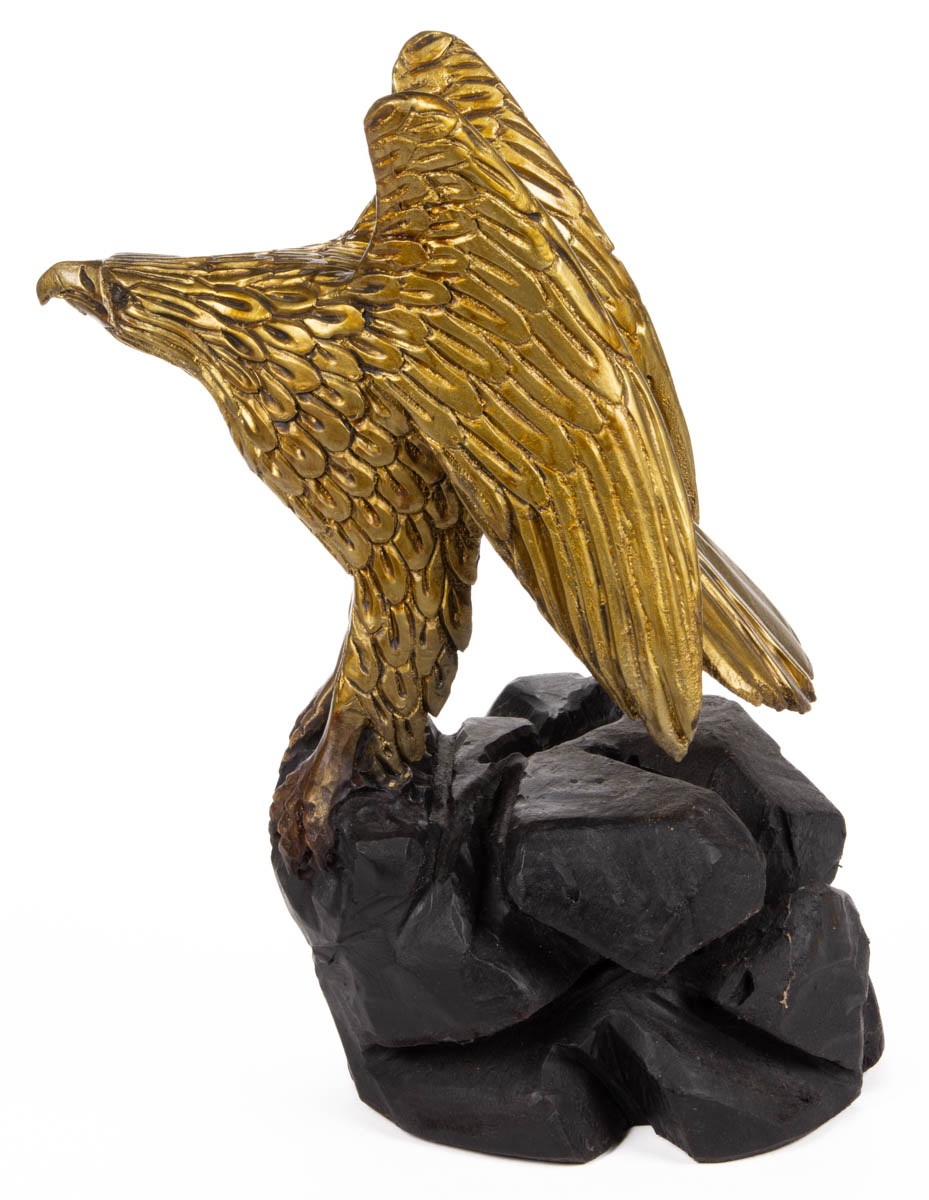 AMERICAN FOLK ART CARVED AND PAINTED WOODEN EAGLE