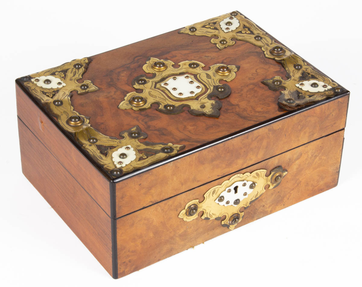 ENGLISH WALNUT VENEER AND BRASS DECORATED SEWING BOX / WORK BOX WITH NEEDLEWORKING TOOLS