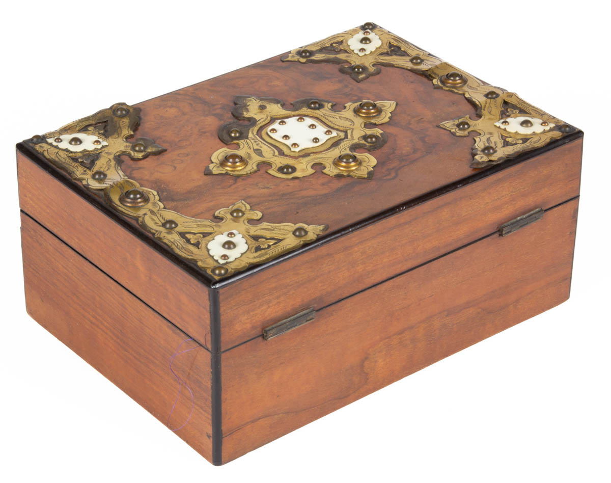 ENGLISH WALNUT VENEER AND BRASS DECORATED SEWING BOX / WORK BOX WITH NEEDLEWORKING TOOLS
