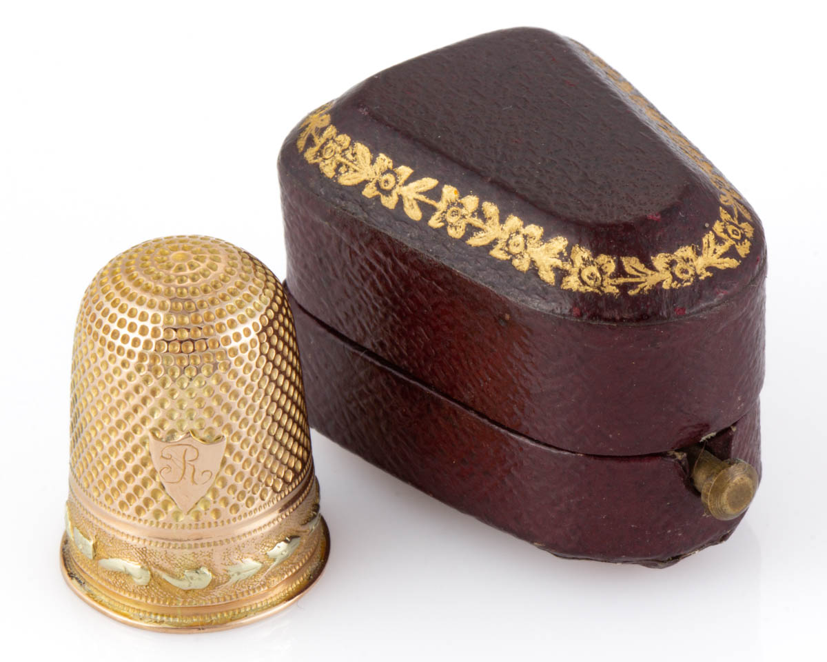 FRENCH 18K TWO-TONED GOLD SEWING THIMBLE