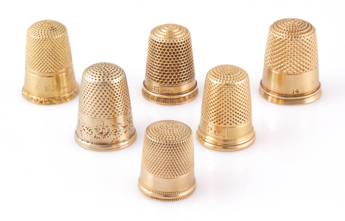 ASSORTED 14K AND 18K YELLOW GOLD SEWING THIMBLES, LOT OF SIX