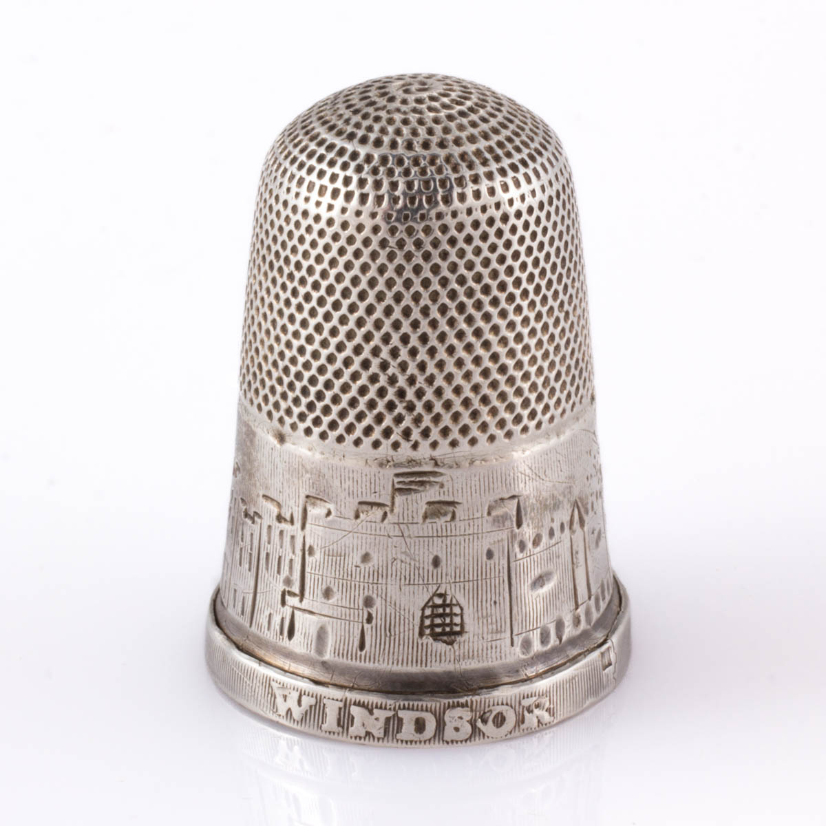 ENGLISH WINDSOR CASTLE COMMEMORATIVE SILVER SEWING THIMBLE