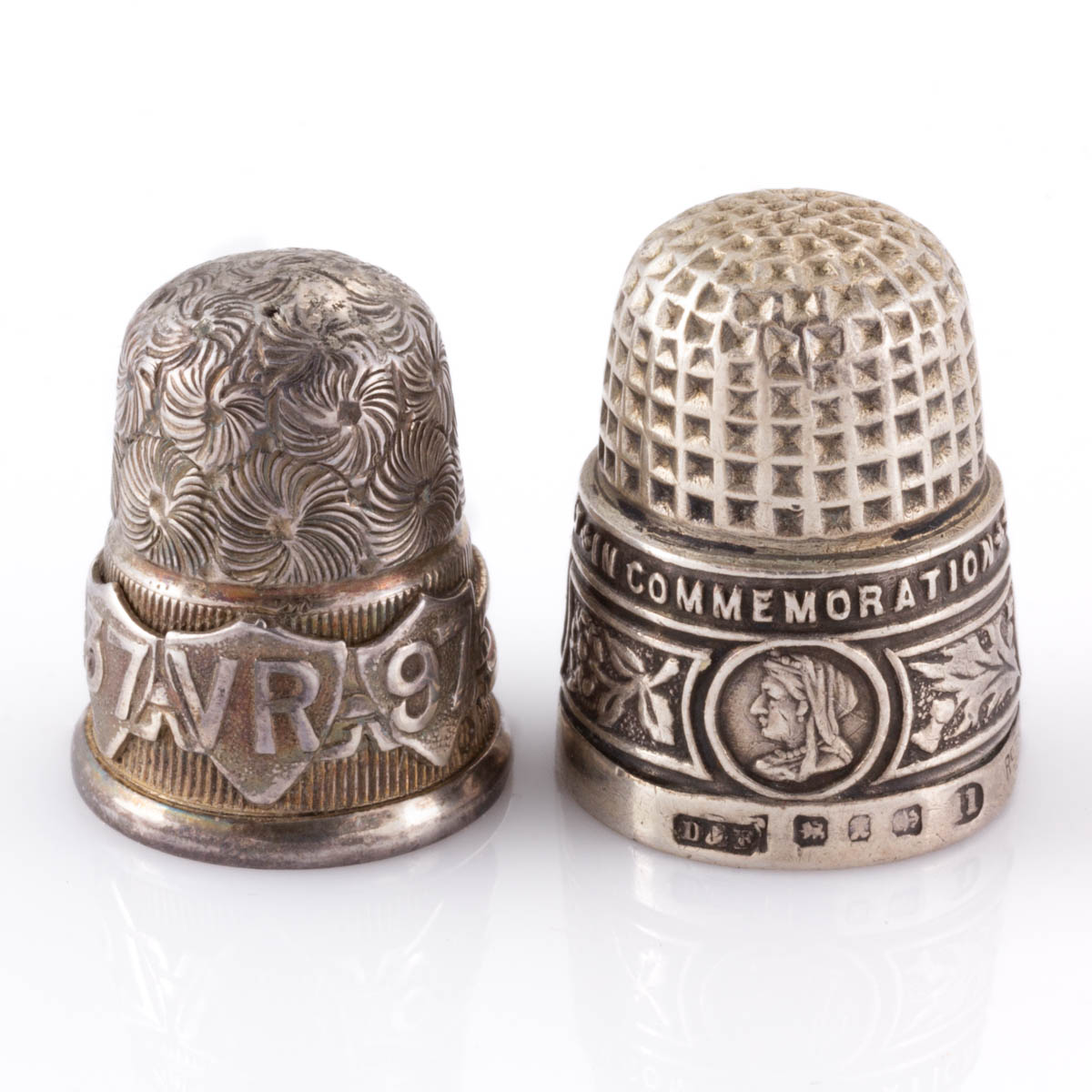 ENGLISH QUEEN VICTORIA DIAMOND JUBILEE STERLING SILVER SEWING THIMBLES, LOT OF TWO