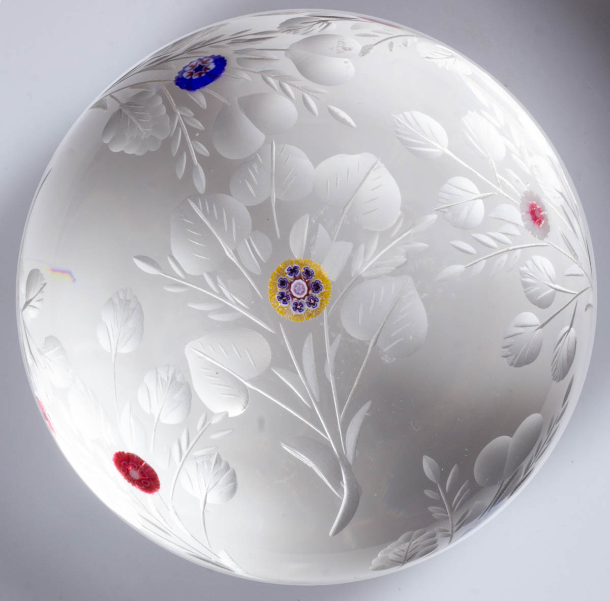 VINTAGE SAINT-LOUIS BOTTICELLI ENGRAVED AND MILLEFIORI ART GLASS PAPERWEIGHT