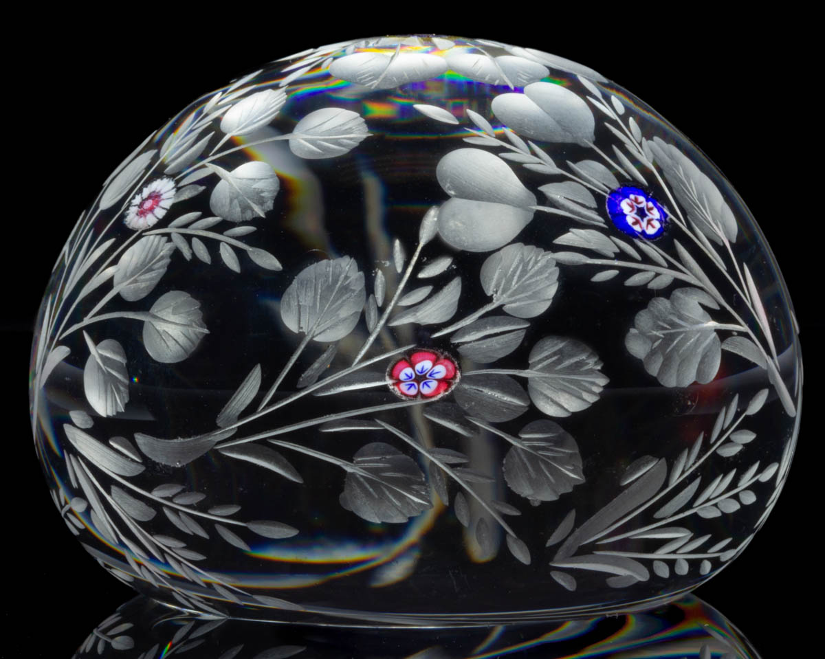 VINTAGE SAINT-LOUIS BOTTICELLI ENGRAVED AND MILLEFIORI ART GLASS PAPERWEIGHT