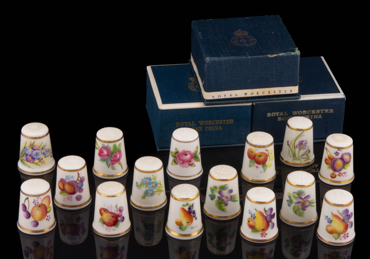 ENGLISH ROYAL WORCESTER PORCELAIN SEWING THIMBLES, LOT OF 15