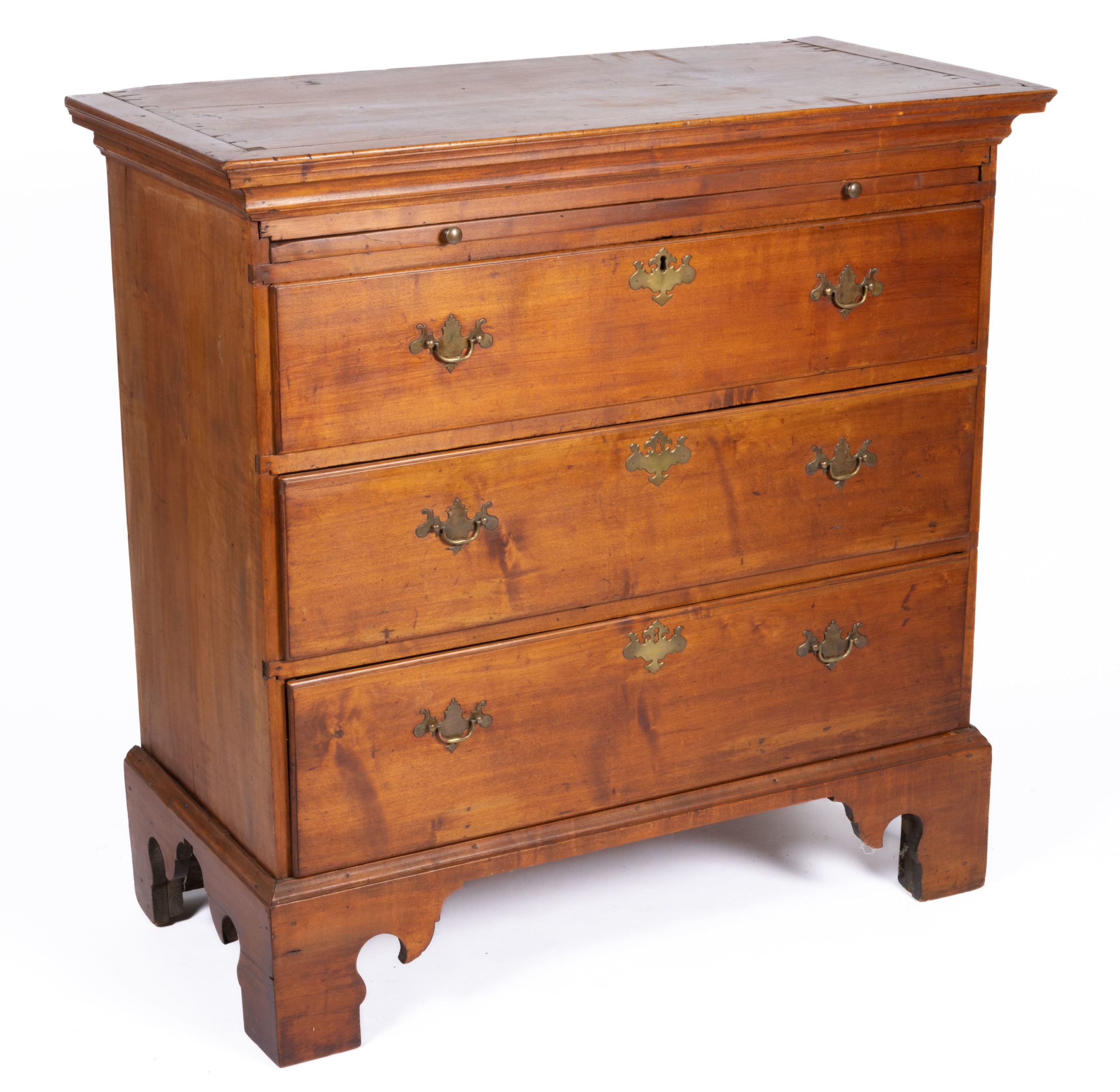 NEW ENGLAND CHIPPENDALE MAPLE BACHLEOR’S CHEST OF DRAWERS,