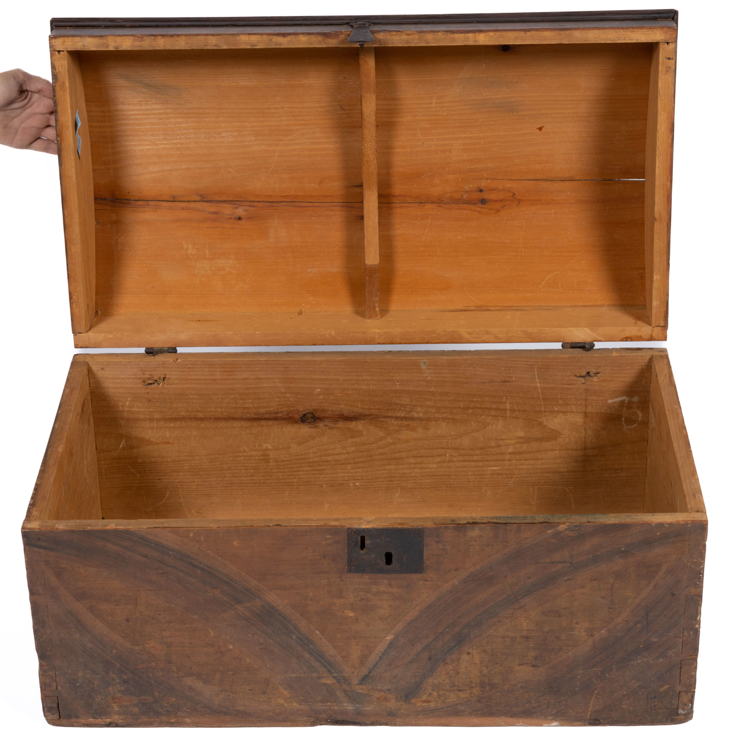 NEW ENGLAND PAINT-DECORATED DOME-TOP BOX,