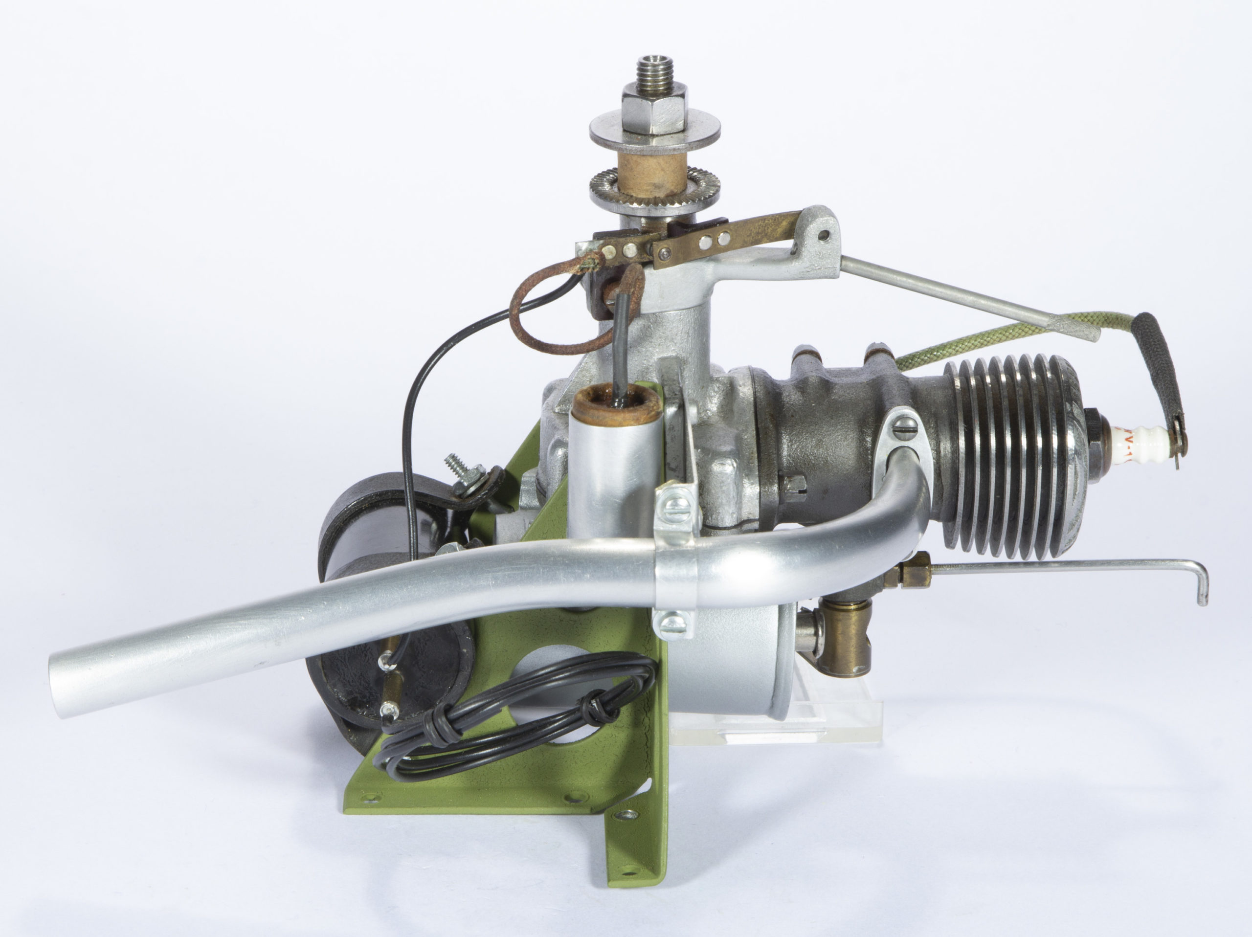 DENNYMITE INDUSTRIES “AIRSTREAM DELUXE” 1938 MODEL AIRPLANE ENGINE,