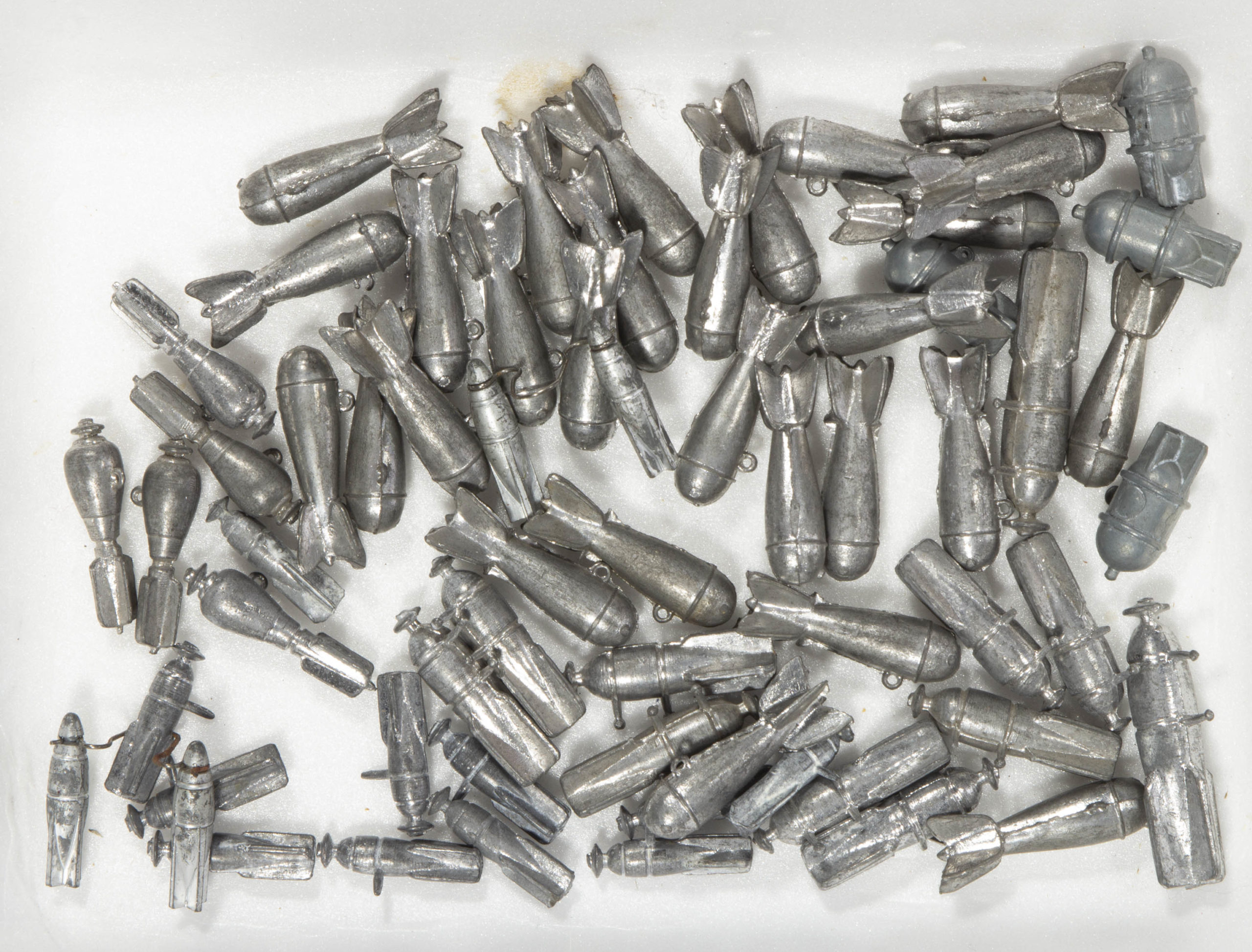 ASSORTED MODEL AIRPLANE CAST WHITE-METAL / LEAD PARTS AND WEIGHTS, UNCOUNTED LOT,