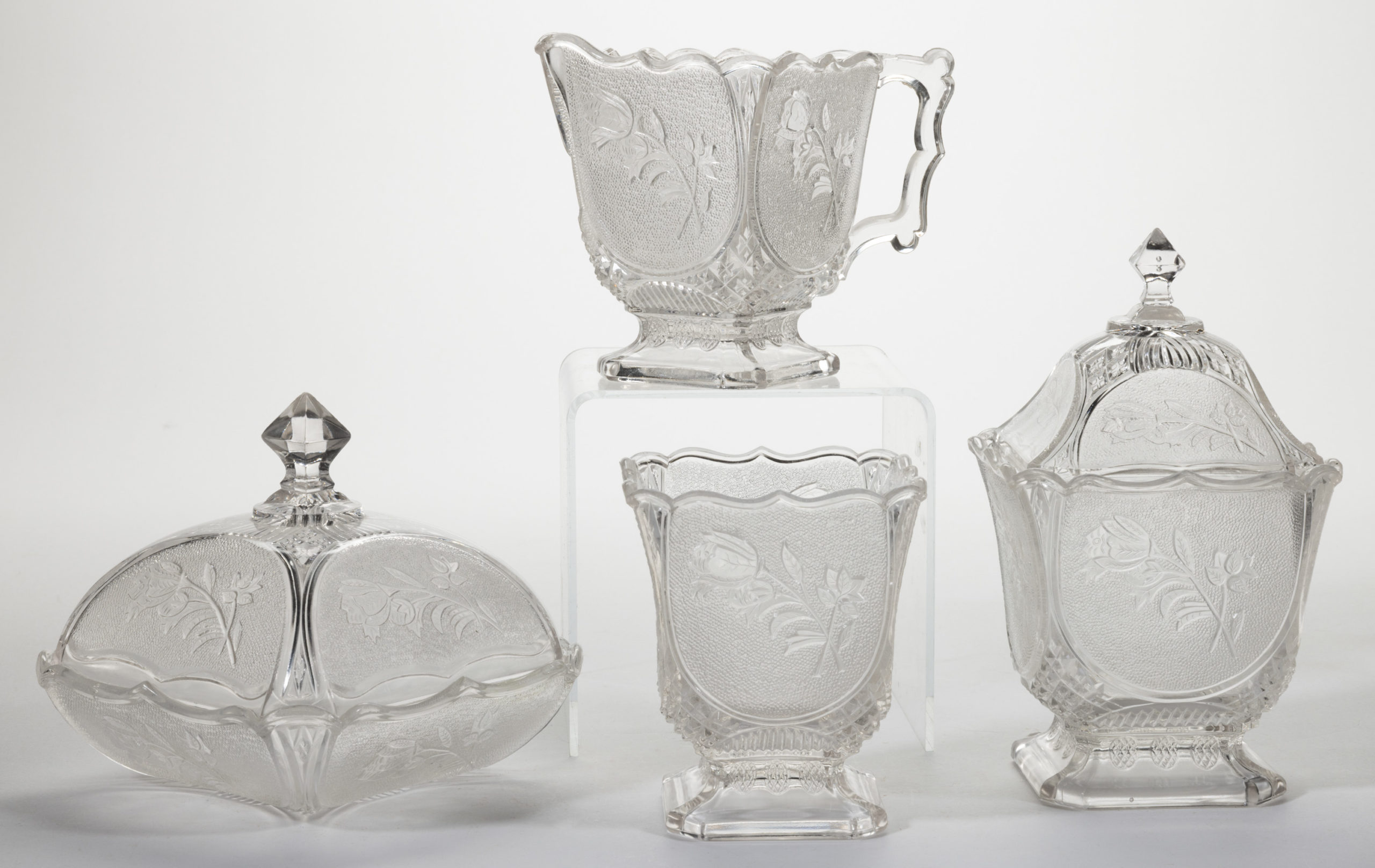 ROSE IN SNOW VARIANT FOUR-PIECE TABLE SET,