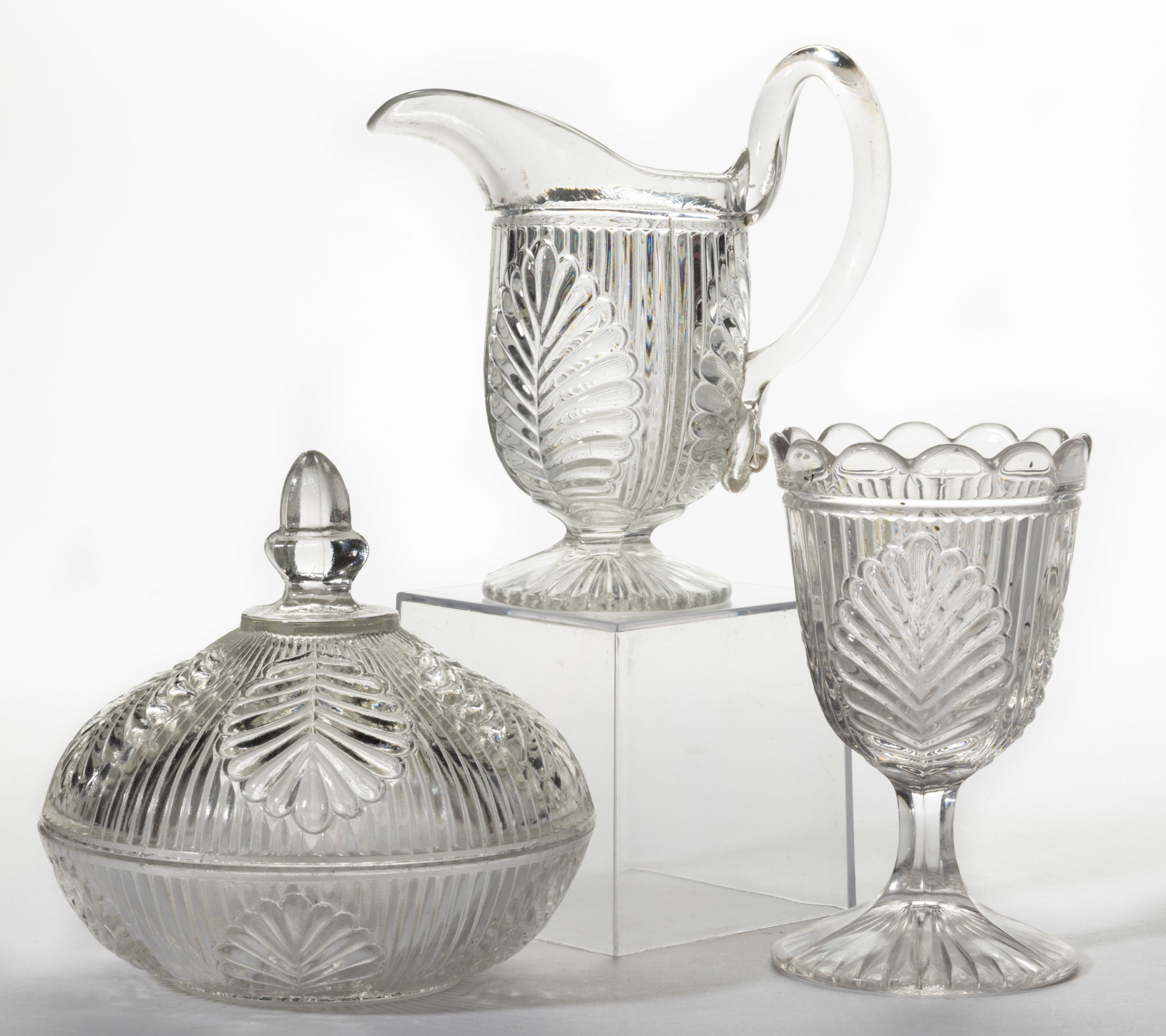 RIBBED PALM / SPRIG (OMN) THREE-PIECE TABLE SET,