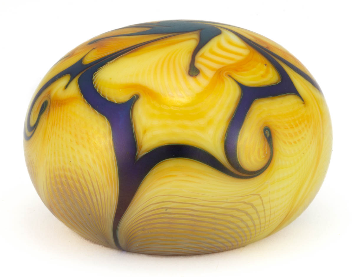 ROLAND CORREIA (AMERICAN, B. 1949) PULLED DECORATED IRIDESCENT STUDIO ART GLASS PAPERWEIGHT