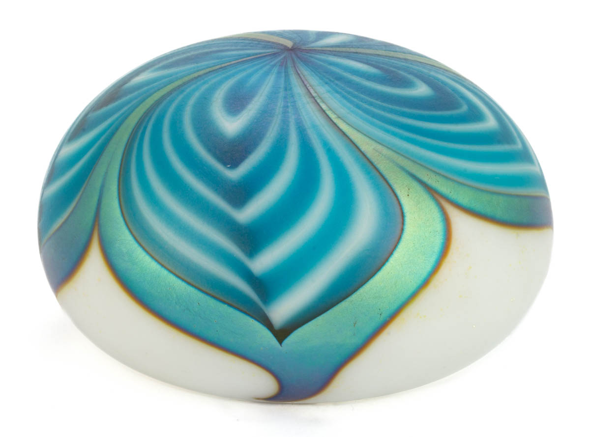 CHARLES LOTTON (AMERICAN, 1935-2021) PULLED FEATHER STUDIO ART GLASS PAPERWEIGHT