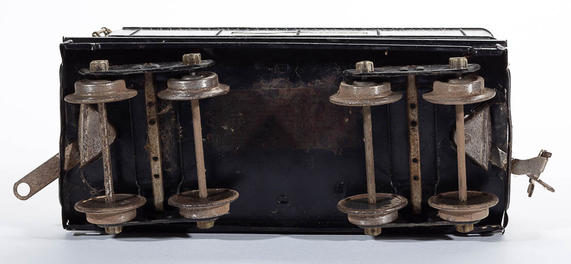 LIONEL NO. 384E STANDARD GAUGE STEAM LOCOMOTIVE AND TENDER