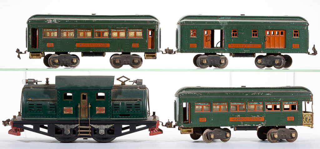 LIONEL NO. 380E STANDARD GAUGE PASSENGER SET, LOT OF FOUR