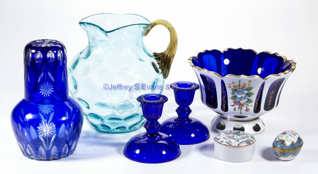 ASSORTED COLORED GLASS ARTICLES, LOT OF FIVE